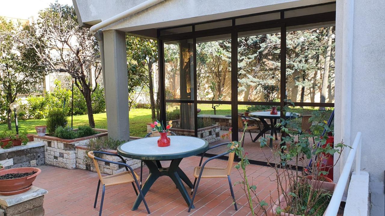 Apulia Time Hotell Bari Exteriör bild