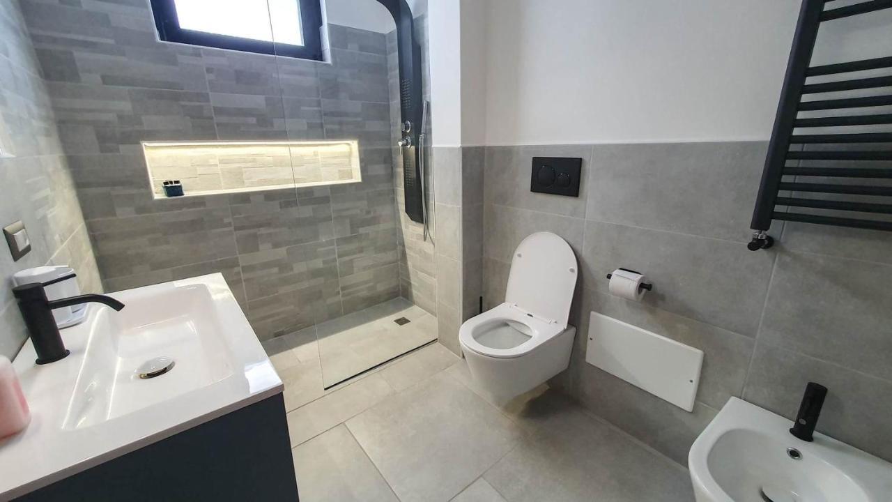 Apulia Time Hotell Bari Exteriör bild
