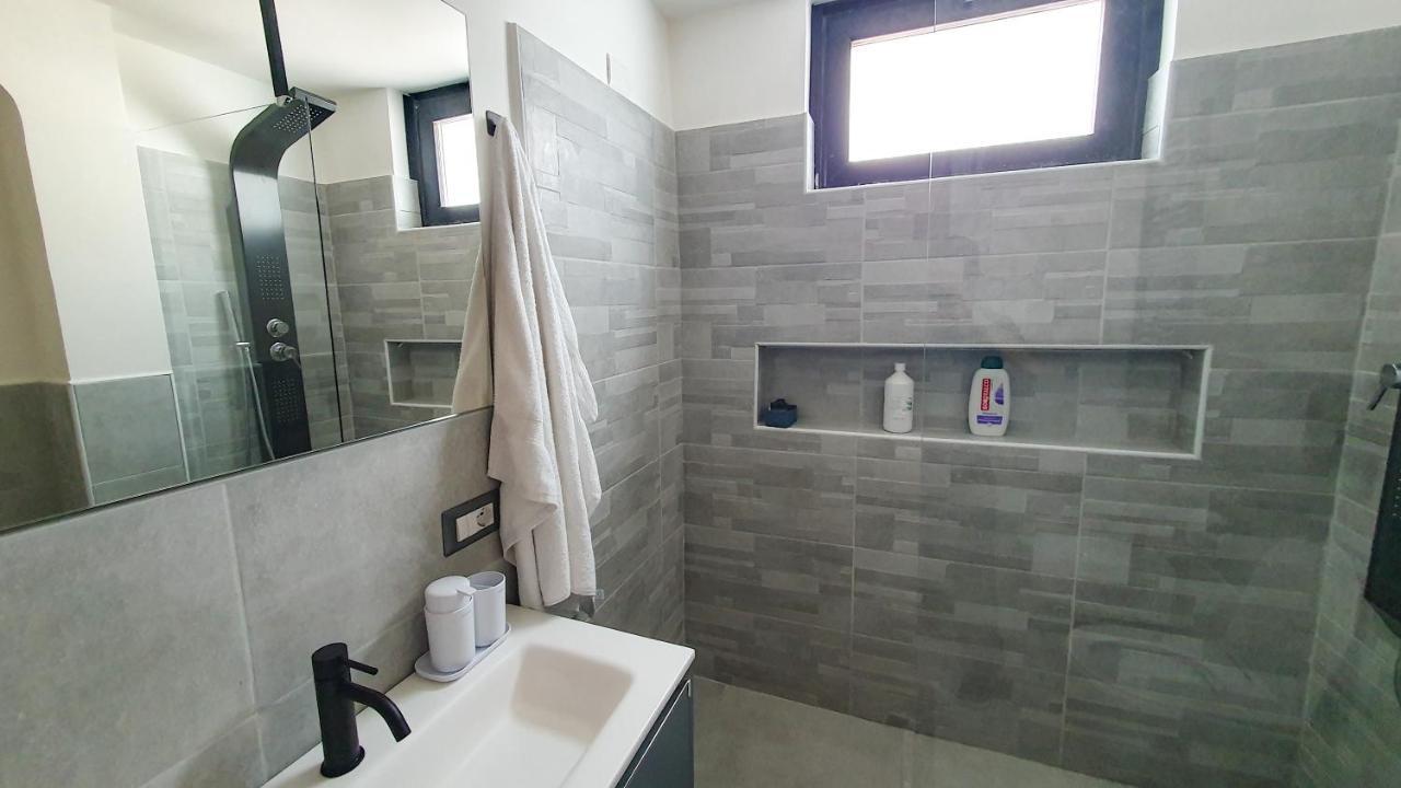 Apulia Time Hotell Bari Exteriör bild